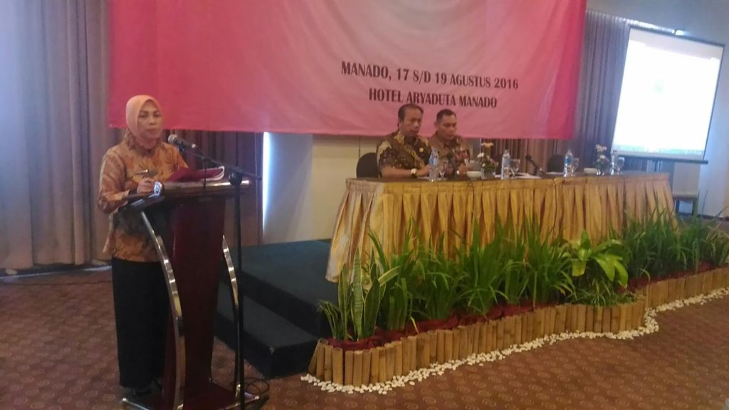 Workshop Evaluasi Ketatalaksanan Lembaga Daerah di hadiri oleh Ditjen Otda DR Sonni Sumarsono MDM dan Asisten Administrasi Umum Setda Prov Sulut Ch Talumepa SH MSi dan pejabat terkait wilayah se-Sulawesi dan Gorontalo (Foto Humas)