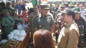 Wawali Mor bersama Dandrem 131 Santiago Brigjen TNI Sulaiman Agusto meninjau pasar murah