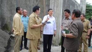 Walikota GSVL Temui Panitia Pembangunan Masjid Al-Khairiyah  di lahan eks Kampung Texas pusat Kota Manado. (foto: Ist)