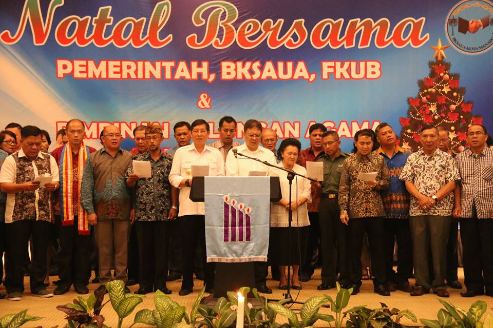 Pemerintah Kota (Pemkot) Manado bersama Badan Kerja Sama Antar Umat Beragama (BKSAUA) dan Forum Kerukunan Umat Beragama (FKUB) Kota Manado melaksanakan ibadah Natal Bersama. (foto: Ist)