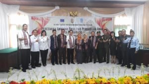 Walikota GSVL foto bersama para hakim